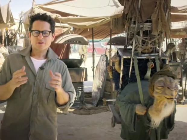 J.J. Abrams sul set di Star Wars Episodio 7 J.J. Abrams nel video dal set di Star Wars 7
