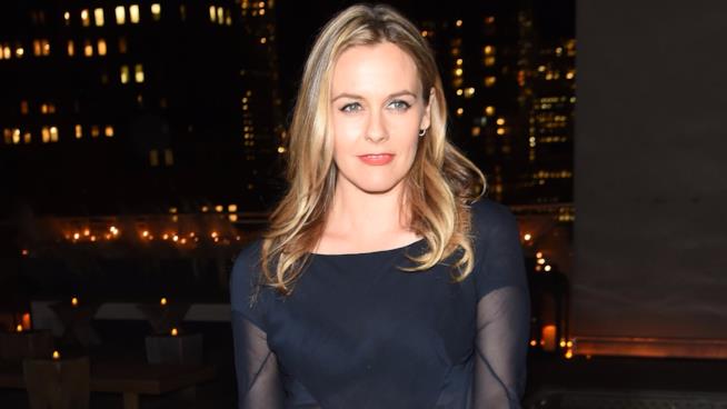 http://cc-media-foxit.fichub.com/image/fox-it-mondofox/204babc2-e9f6-459f-9e5e-6c4333c40c84/alicia-silverstone-maxw-654.jpg