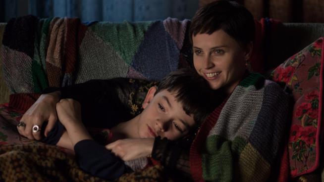 Sette minuti dopo la Mezzanotte, la recensione: sei il cattivo della storia? Conor e la madre in Sette MInuti dopo la Mezzanotte