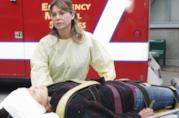 Meredith soccorre un ferito Meredith Grey