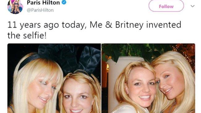 Paris Hilton afferma di aver inventato il selfie e si scatena il caos Il post di Paris Hilton su Twitter