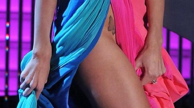 Belen farfalla a Sanremo Tatuaggio di Belen a Sanremo
