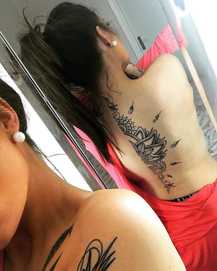 Un tatuaggio tribale per la schiena - Tatuaggi per la spina dorsale, i più belli per la tua schiena
