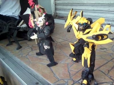 Le action figures create dalle ciabatte infradito