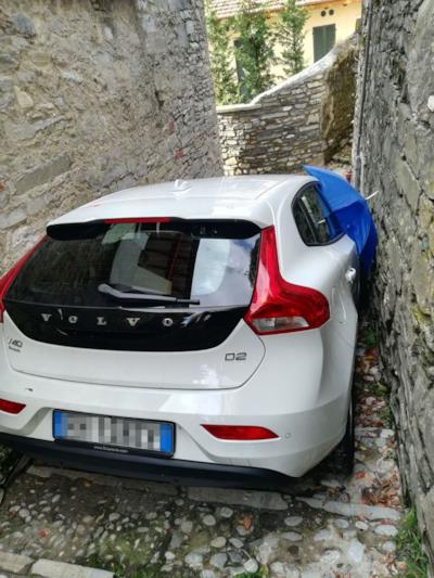 Vista posteriore dell'auto