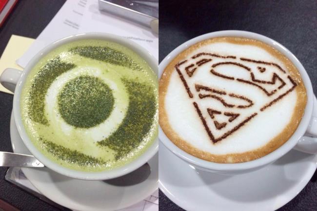Le due varianti di cappuccino ispirate a Green Lantern e Superman