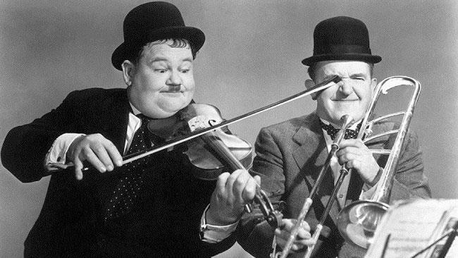 La storia di Stan Laurel e Oliver Hardy sarà raccontata in un biopic interpretato da Steve Coogan e John C. Reilly Il duo Laurel e Hardy in una delle loro celebri gag