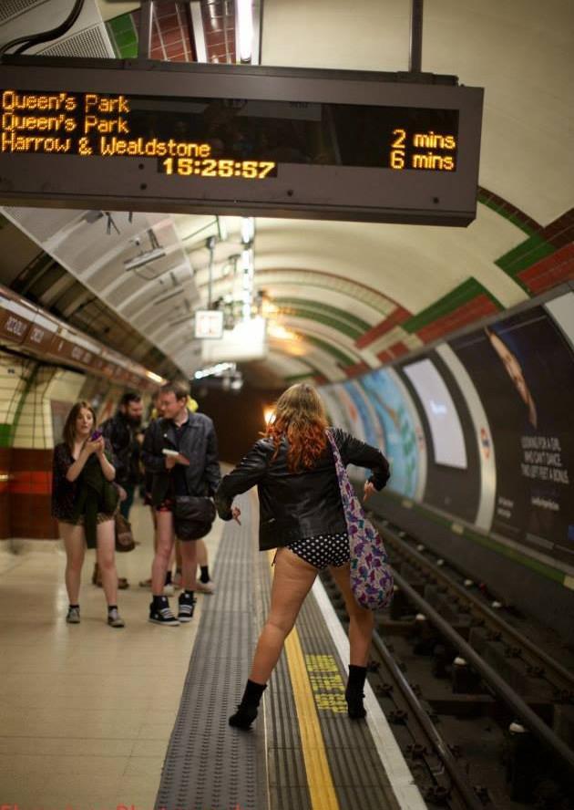 Partecipanti al No Pants Day di Londra