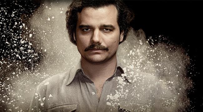 Pablo Escobar della serie TV Narcos. Lo spietato Pablo Escobar dalle prime due stagioni di Narcos.
