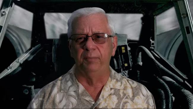 Il dentista Abernathy in una scena del film Una scena del film di Abernathy