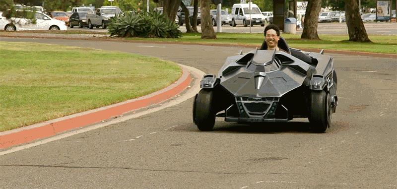 La Batmobile di Arkham Knight in versione Go-Kart sfreccia per le strade