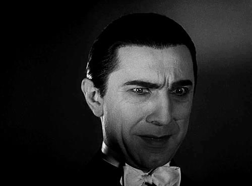 Gif di Dracula che soggigha
