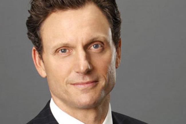 L'attore Tony Goldwyn, Fitz in Scandal
