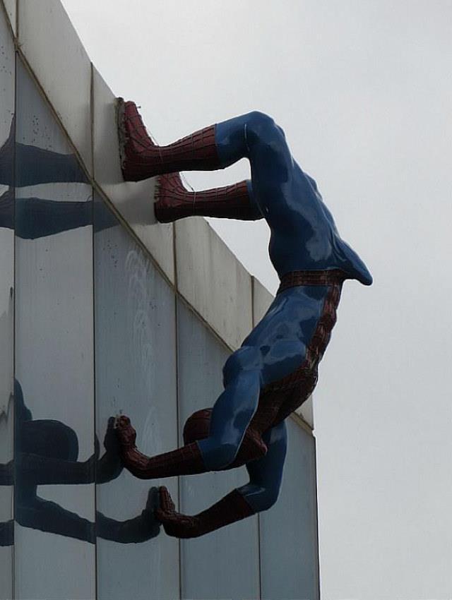 Scultura dell'Uomo Ragno