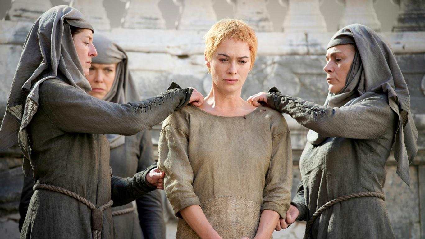 Cersei Lannister mentre viene liberata nella quinta stagione della serie TV