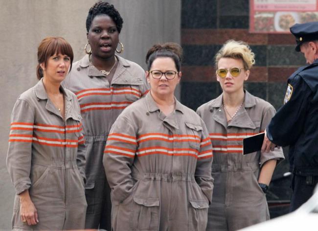 Le Ghostbusters in divisa in una foto del team