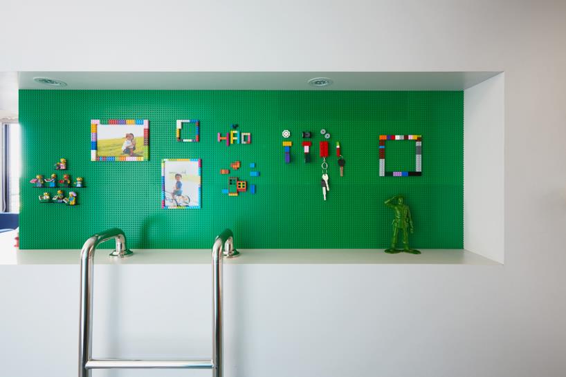 Questa parete è costruita come una base per le costruzioni LEGO.
