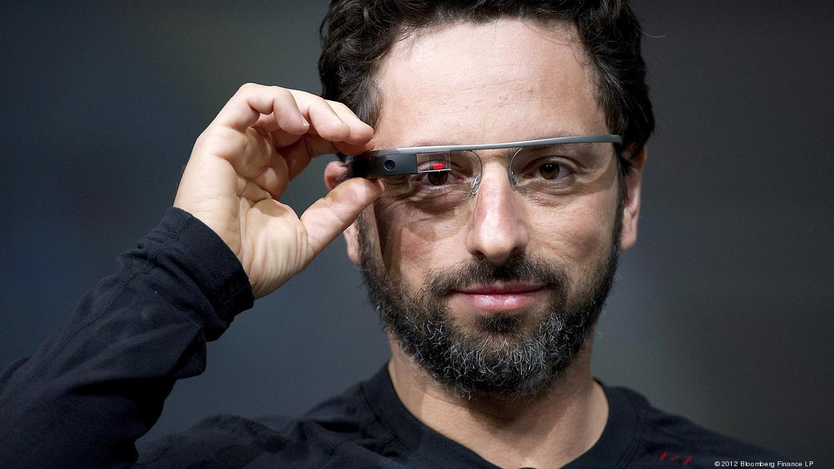 Sergey Brin fotografato mentre indossa uno dei suol ultimi progetti: i Google Glass