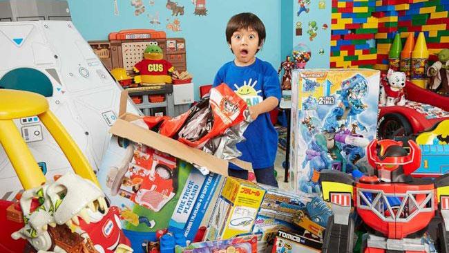 Bimbo di 6 anni guadagna milioni testando giocattoli su YouTube Il piccolo Ryan