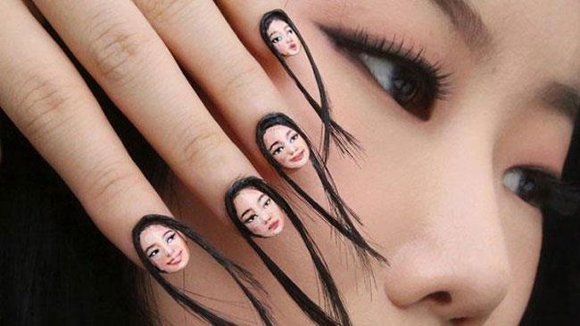 La moda delle unghie a forma di teste umane Dain Yoon con le sue inquietanti unghie