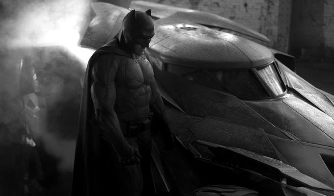 Ben Affleck con la nuova Batmobile