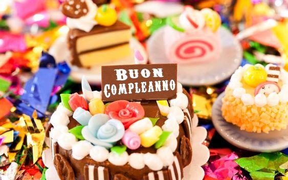 Una serie di torte di compleanno - Immagini di buon compleanno, le più simpatiche da scaricare gratis
