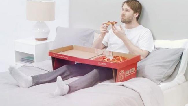 pizza Il cartone della pizza che diventa un tavolino.