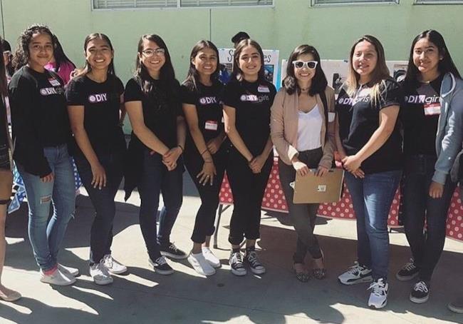Le giovani inventrici della tenda solare per senzatetto. Il team di ragazze che ha vinto il premio del MIT.