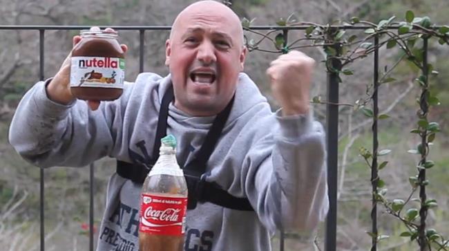 Esperimento di Nutella, Coca Cola, Durex e Mentos Record italiano di esperiemento con Nutella, Coca Cola, Condom e Mentos
