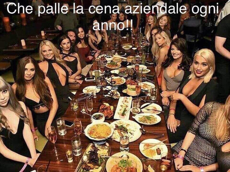 Immagini divertenti per WhatsApp - Che noia le cene aziendali!