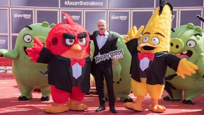 Maccio Capatonda al Festival di Cannes per Angry Birds Il cast di Angry Birds con Maccio Capatonda in posa al Festival di Cannes