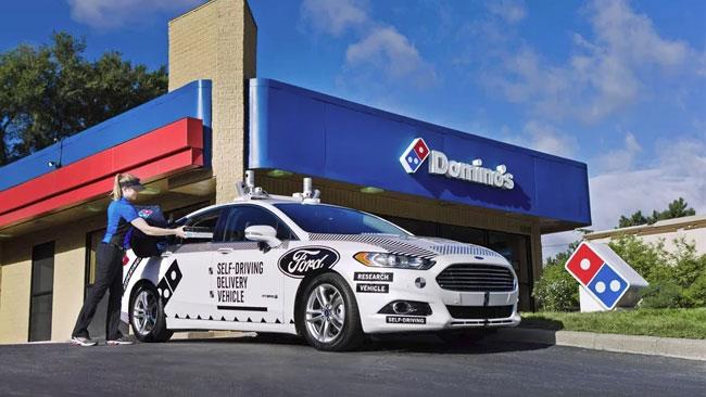 Domino's Pizza e Ford Domino's Pizza utilizza Ford automatiche senza guidatore