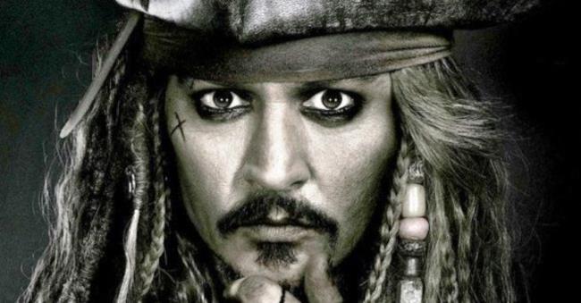 Jonny Depp nei panni di Jack Sparrow L'attore Jonny Depp in posa nei panni del pirata.