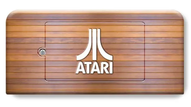Il retro in legno della console
