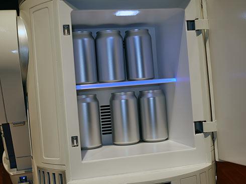 Il mini-frigo R2-D2 ha spazio per tante birre (e bibite)