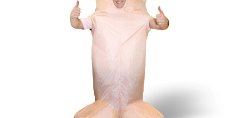 Mandare la foto del proprio pene con il CV non è una buona idea... Uomo con costume da pene