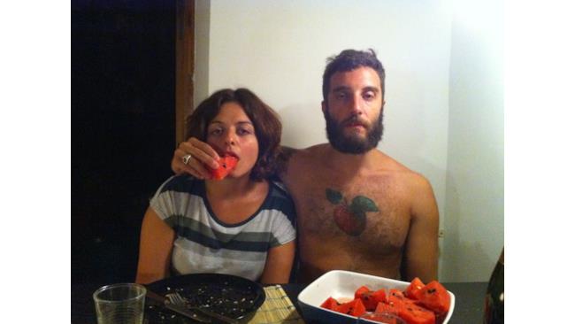 Mangiare anguria e mela
