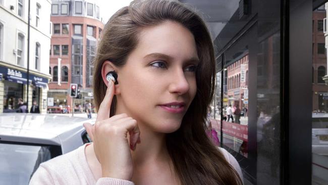 Mymanu Clik: auricolari wirless che traducono in simultanea 37 lingue diverse Auricolari Mymanu Clik