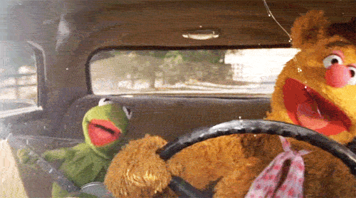 Se cantare in auto è sbagliato...