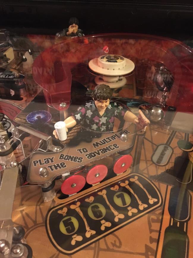 Nel flipper dei Goonies ci sono Chuck e gli altri personaggi