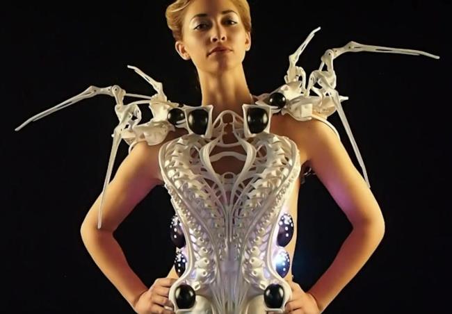 Lo Spider Dress presentato a CES 2015 Lo Spider Dress: il vestito ragno