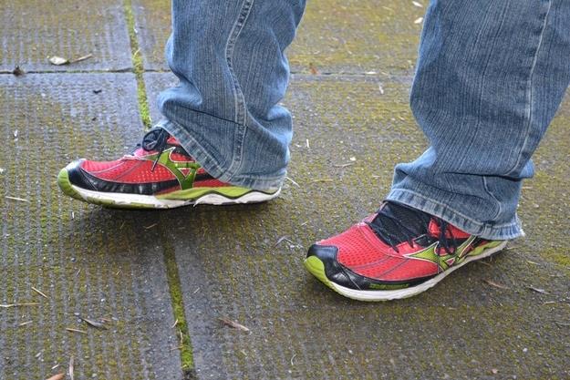 Scarpe da tennis con jeans