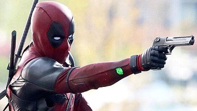 Nuove immagini di Deadpool con Wade Wilson e Testate Mutante Negasonica Ryan Reynolds in costume sul set di Deadpool