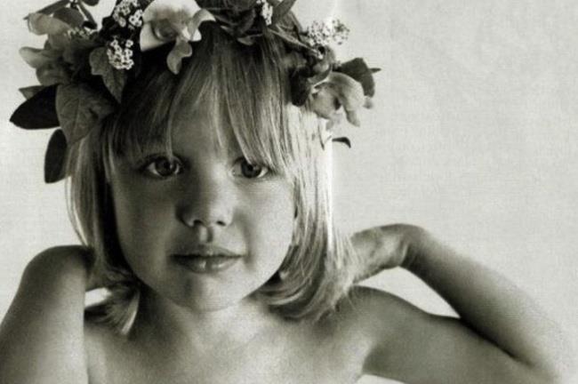 Un'immagine di Angelina Jolie da adolescente