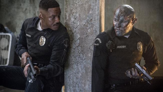 I due protagonisti del film Will Smith e Joel Edgerton in una scena di Bright.