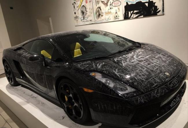 La Lamborghini graffiata del museo La Lamborghini Gallardo del museo danese