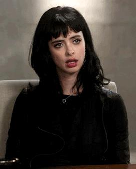 Jessica Jones è completamente in disaccordo - GIF di reazione ai commenti, le più divertenti da usare su Whatsapp e Facebook