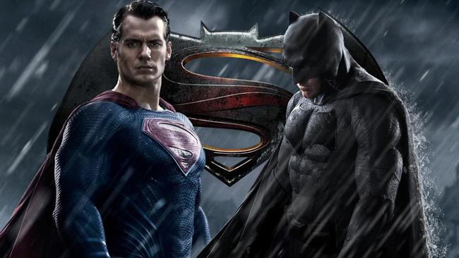 Batman v Superman: due nuovi video Warner Bros. Batman v Superman: i promo del film in arrivo a marzo 2016