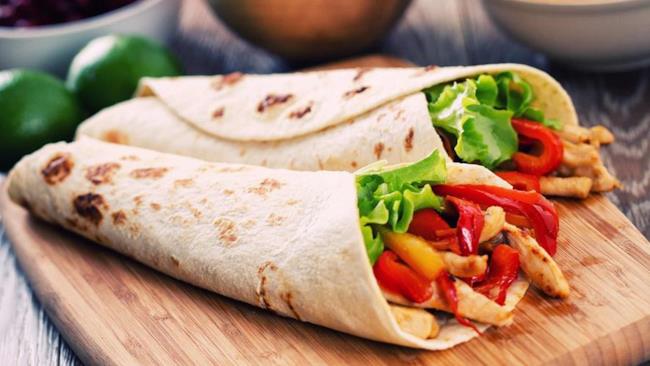 Ecco due fajitas La foto della squisita portata.
