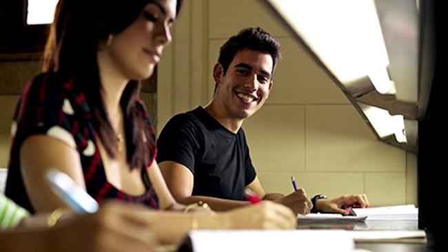 Penne consacrate fanno superare gli esami in Africa Le penne consacrate fanno passare gli esami senza bisogno di studiare
